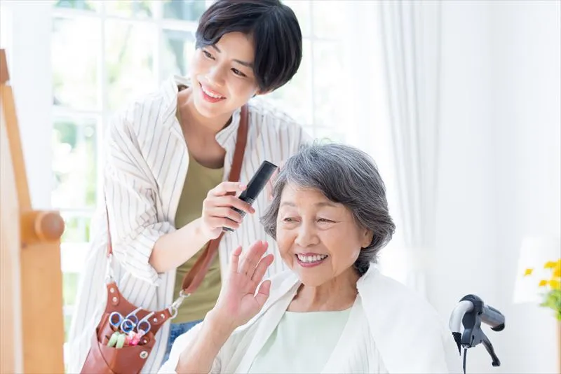 高齢者への美容サービスで得られる効果とは